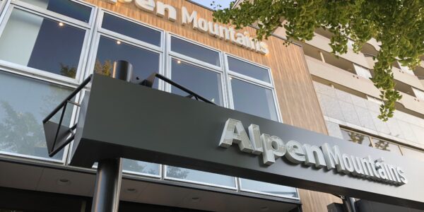 アルペンマウンテンズ一社店はキャンパーも満足な品揃え？潜入してみた